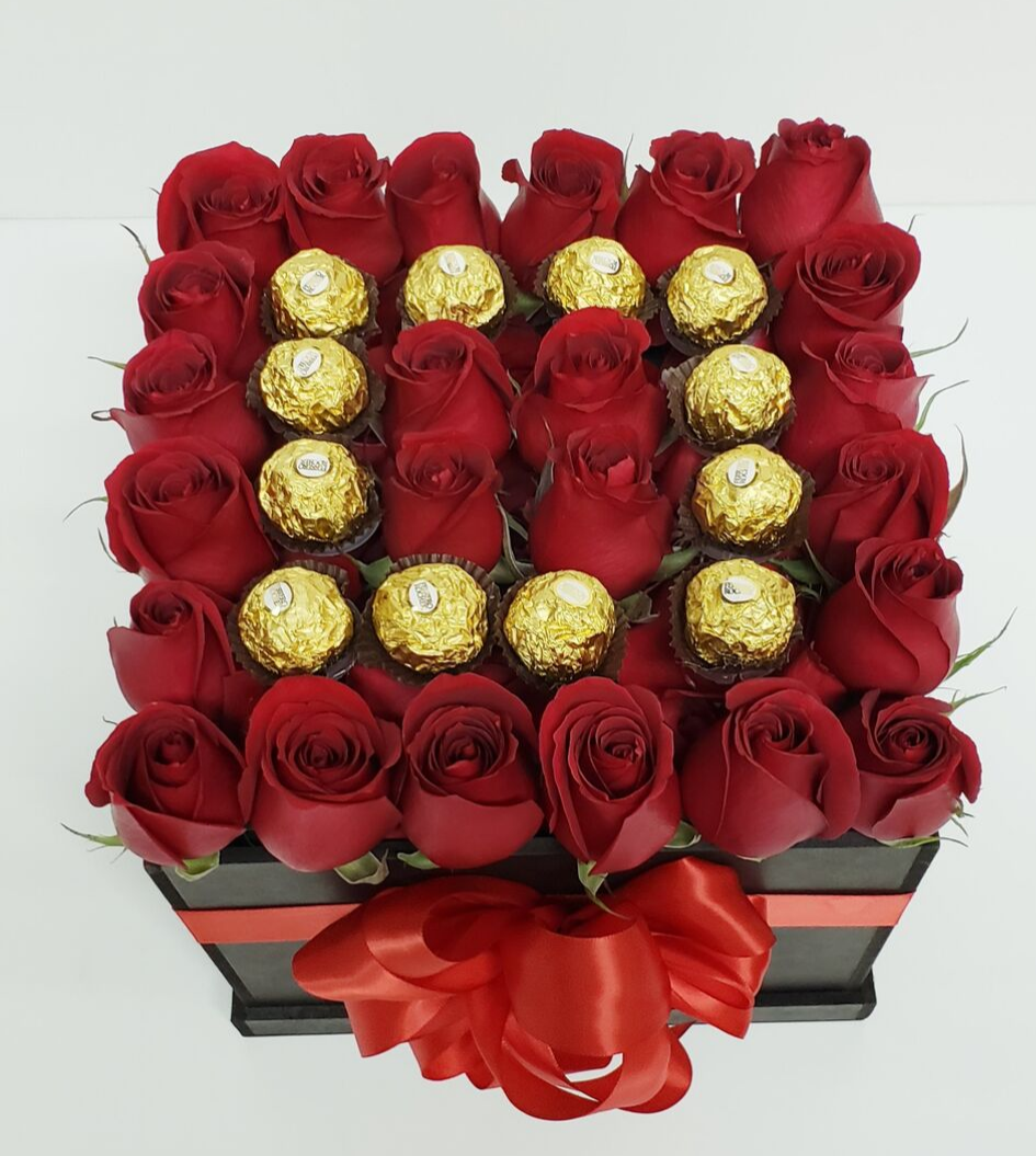 Caja de rosas rojas con chocolates 24 piezas