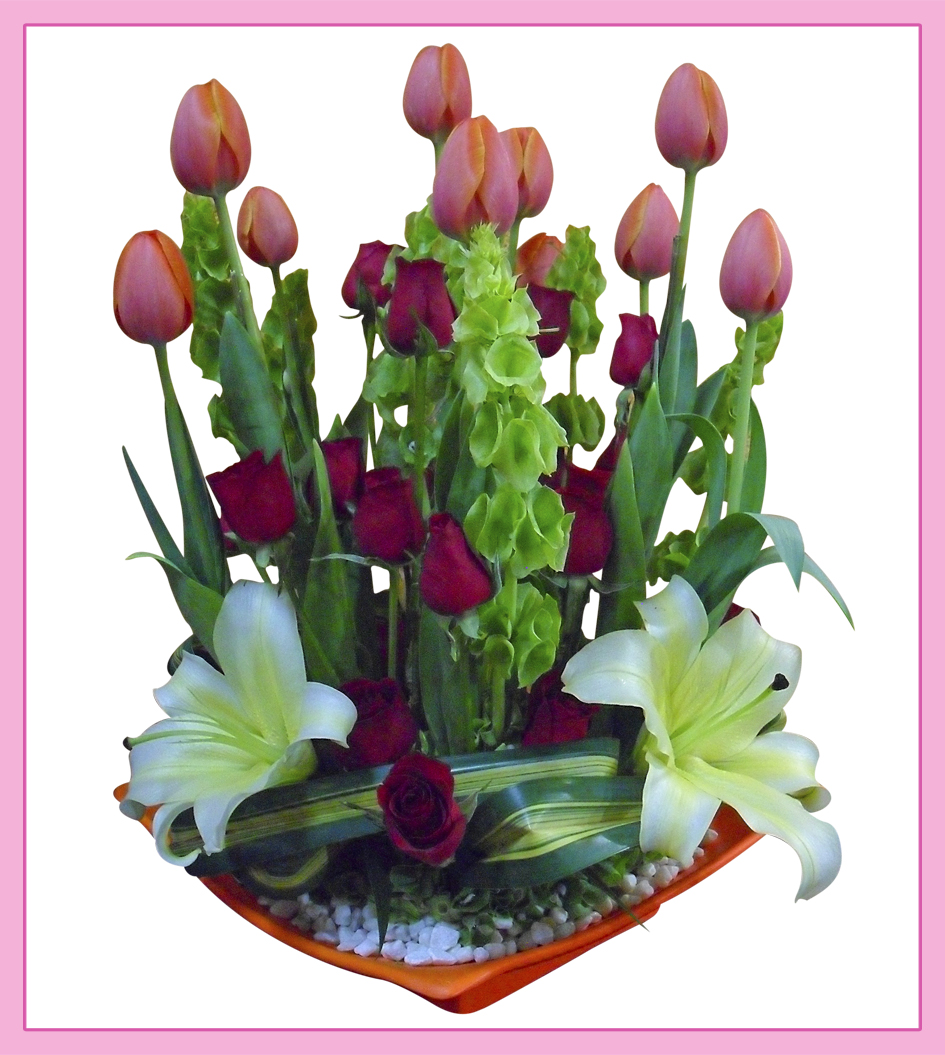 Arreglo de flores naturales tulipanes y concador