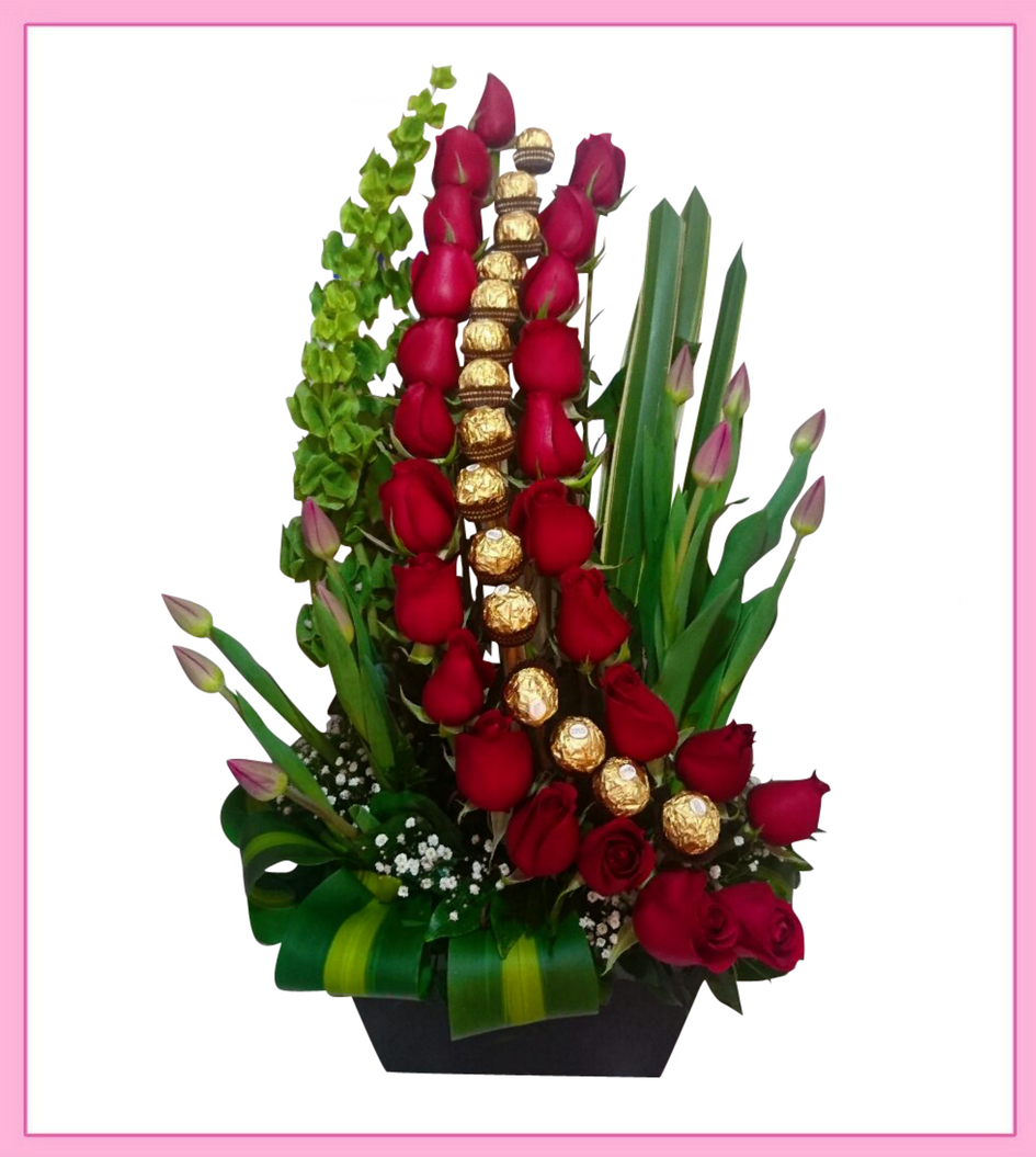 Arreglo de rosas rojas chocolates y tulipanes | Florería Liliana | Flores a  domicilio CDMX