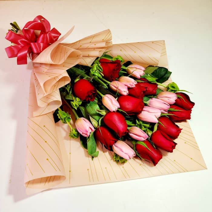Ramo de rosas y tulipanes 22 piezas