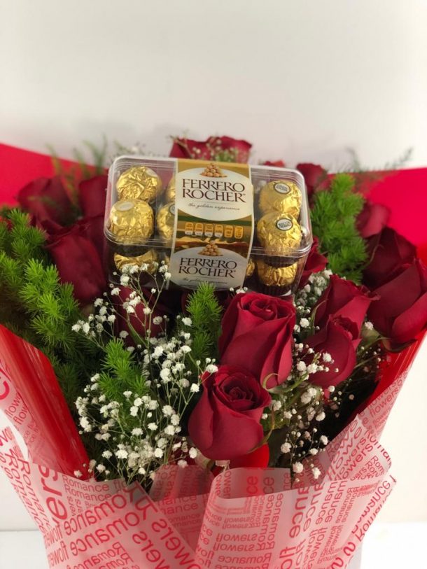Bouquet De 24 Rosas Con Caja De Chocolates Ferrero