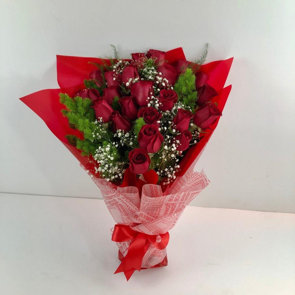 Bouquet de 12 rosas con caja de chocolates ferrero