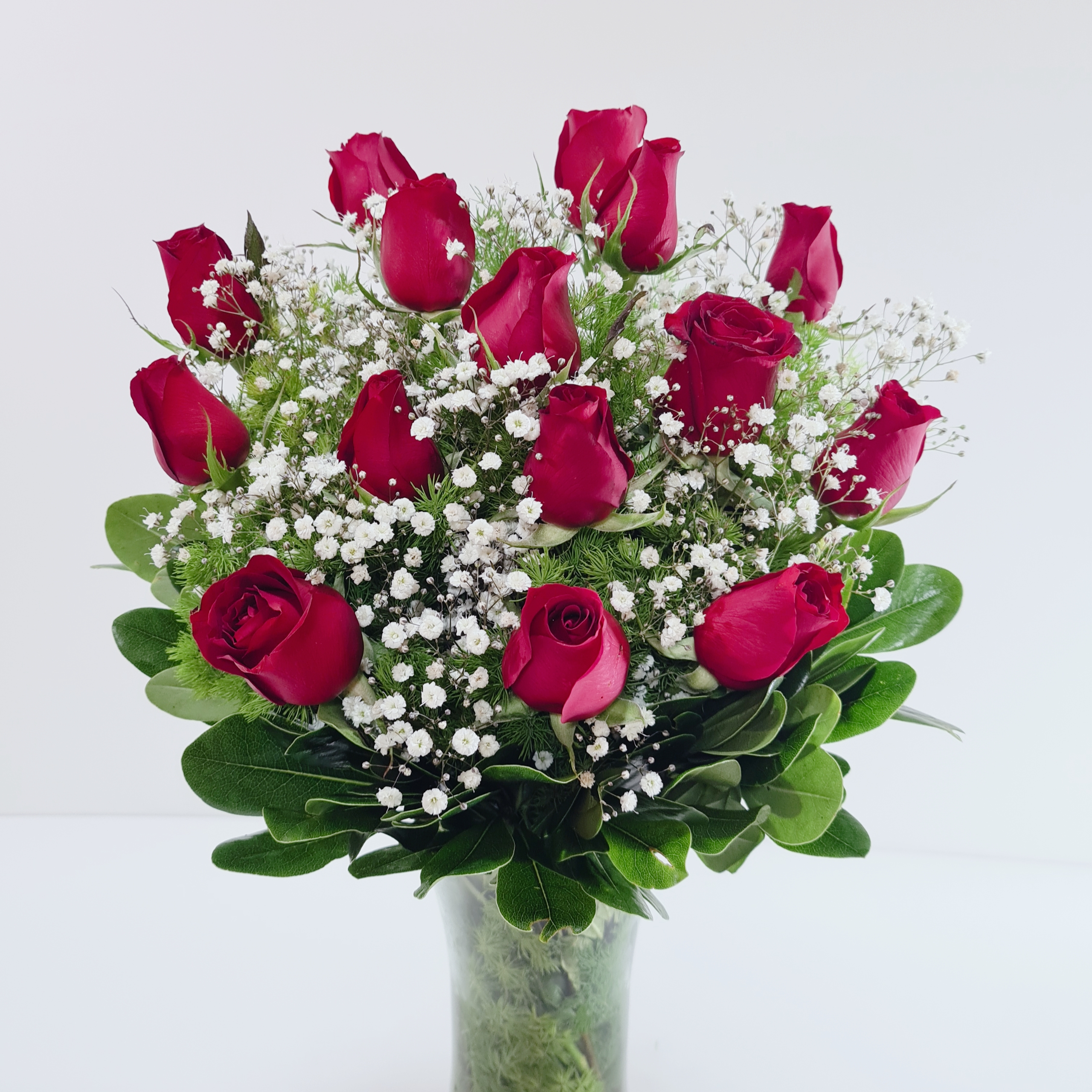 Arreglo de rosas rojas en florero y nube | Florería Liliana | Flores a  domicilio CDMX