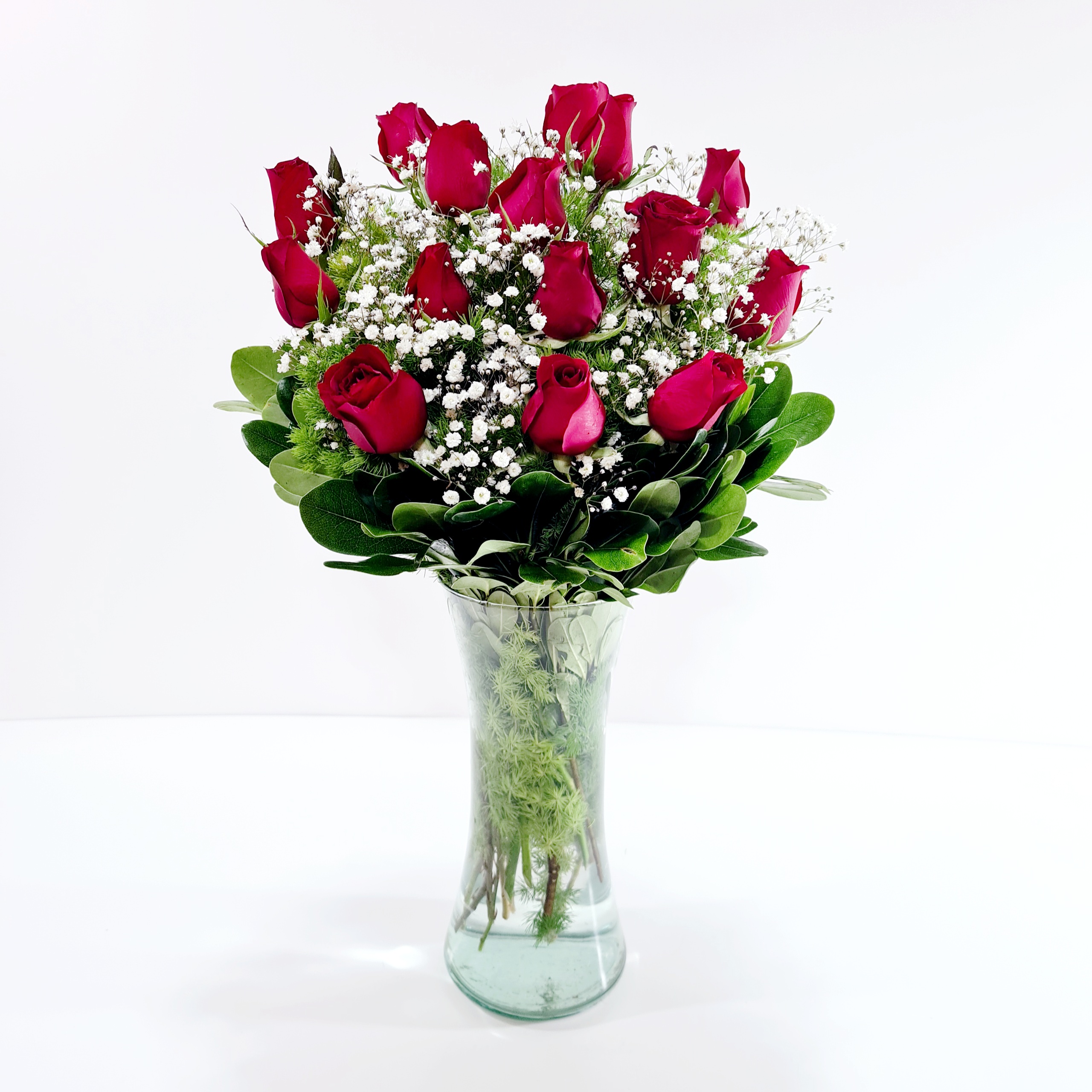 Arreglo de rosas rojas en florero y nube | Florería Liliana | Flores a  domicilio CDMX
